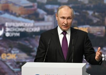 “Todos aqueles que apoiam a unipolaridade atiram no próprio pé, forçados a obedecer a ditames”, Putin