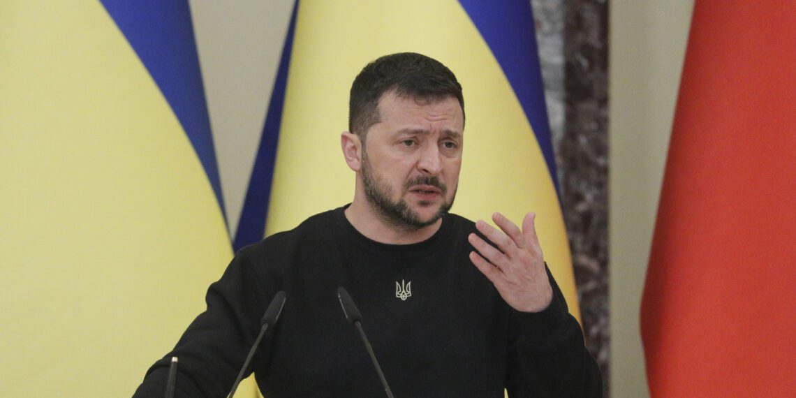 Zelensky discute com Macron medidas de próxima campanha da guerra