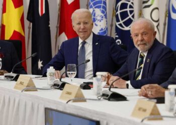 Zelensky é ‘maior de idade’ e sabe o que faz, enquanto Biden não ajuda a resolver o conflito, diz Lula
