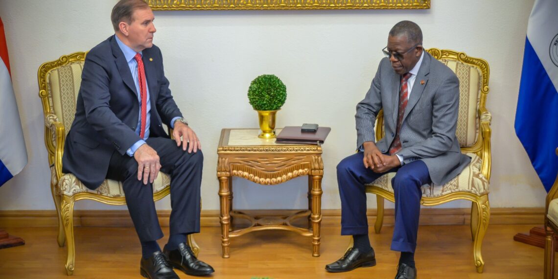Embaixador de Angola na Argentina despedese das autoridades da Bolívia e do Paraguay