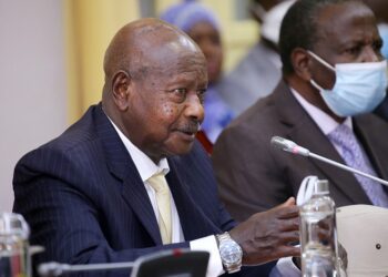 Uganda promulga nova e dura lei anti-homossexuais condenada por activistas
