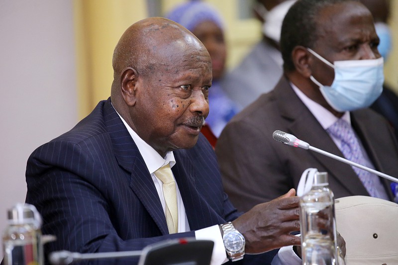 Uganda promulga nova e dura lei anti-homossexuais condenada por activistas
