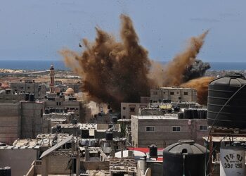Israel bombardeia Gaza duas horas após cessar-fogo