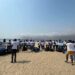 Grupo Webcor faz limpeza na praia da Ilha de Luanda