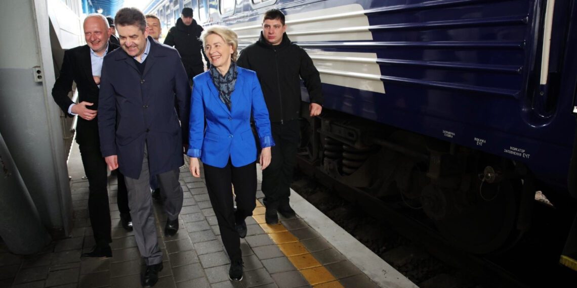Von der Leyen chega à Ucrânia para preparar terreno para a adesão à UE