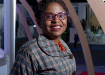 Ministra da Presidência sul-africana na Rússia para discutir paz