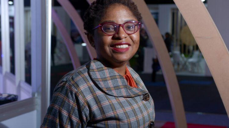 Ministra da Presidência sul-africana na Rússia para discutir paz