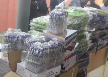 Administração do Moxico distrbui materiais didácticos aos reclusos