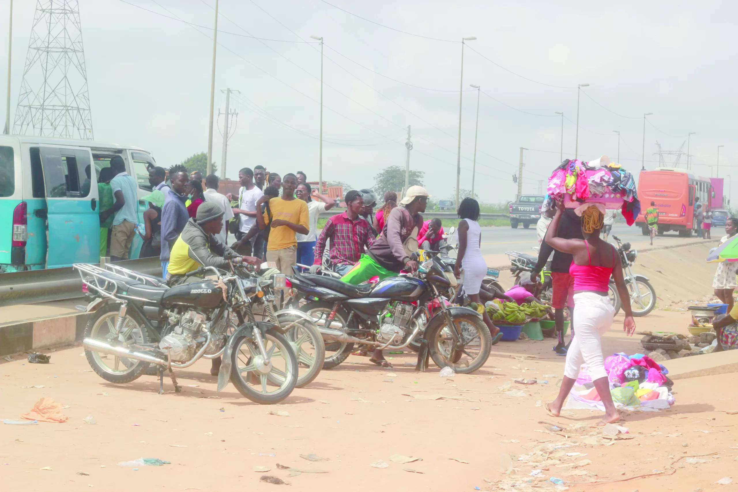 Associação contesta proibição à circulação de moto táxis nas principais vias de Luanda