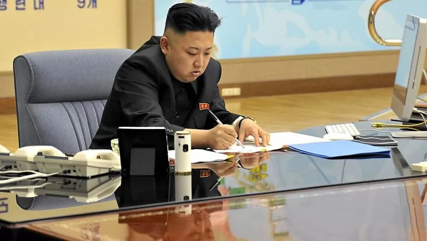 Líder norte-coreano vai à Rússia negociar armas