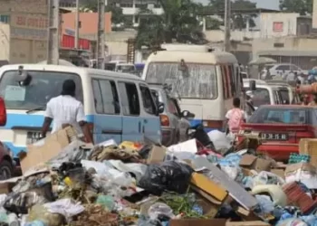 Carta do leitor: Lixo na parte traseira do Hospital Geral de Luanda