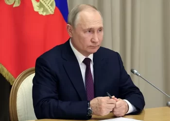 Putin considera “abominável” que judeu Zelensky encubra nazismo
