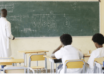 Gangue de adolescentes ‘aterroriza’ alunos e professores do Complexo Escolar Nº 16 no Lubango