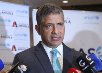 Ministro anuncia arranque de central fotovoltaica no Moxico