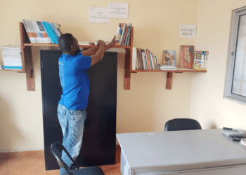 Biblioteca comunitária contribui para formação literária dos jovens nas comunidades de Viana