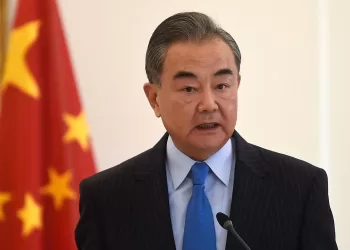 China está pronta para cooperar com a Rússia na defesa da justiça internacional, declara chanceler