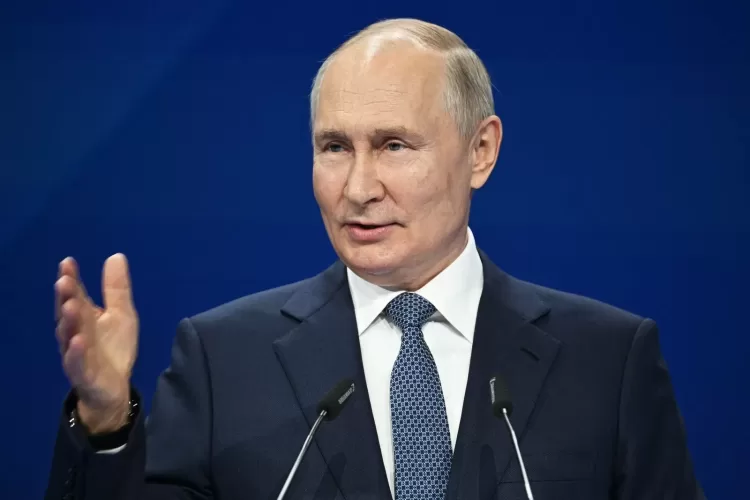 Putin acusa Ocidente de liderar uma “pirâmide financeira” em termos de divisas
