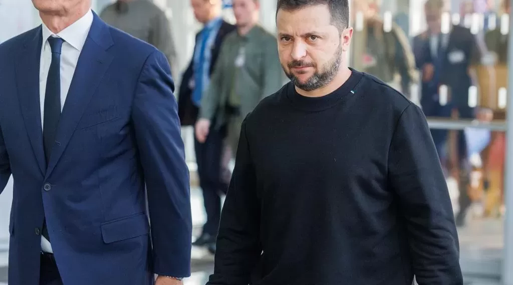 Zelensky admite na NATO que “vai ser um desafio” sobreviver ao Inverno