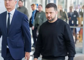Zelensky admite na NATO que “vai ser um desafio” sobreviver ao Inverno