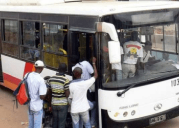 Mais de 4 mil estudantes começam a receber passes de transporte