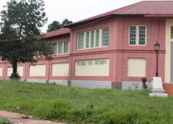 Tribunal arquiva processo contra director do Museu do Dundo por alegado furto de Mwana Pwó