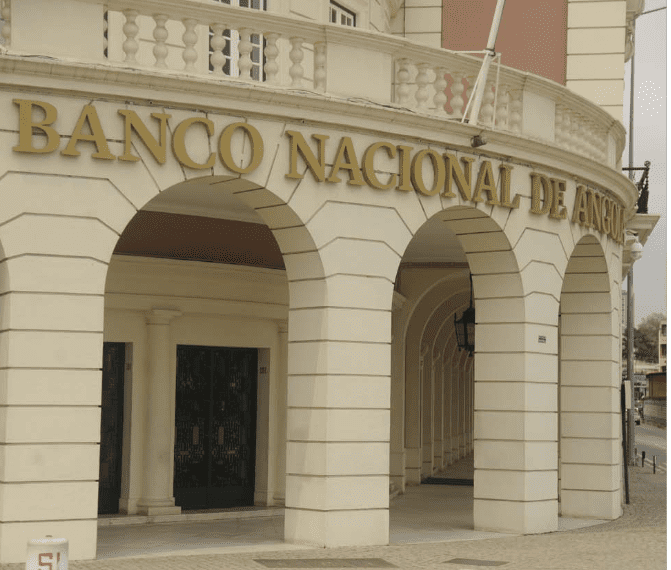 Economistas defendem redução da taxa de câmbio para conter a inflação