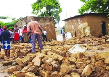 Chuvas destroem 38  casas no Bungo