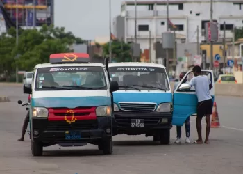 Taxistas da Huíla oferecem serviço gratuito na Quinta-feira