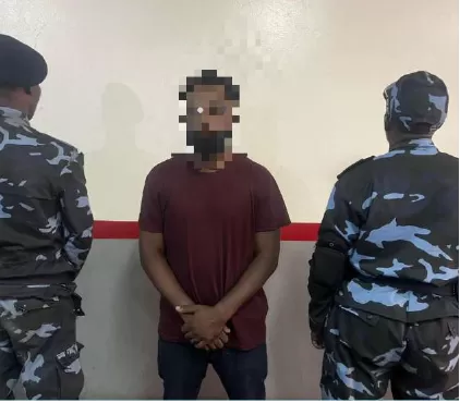 Cidadão que agrediu agentes da polícia condenado a dois anos de prisão