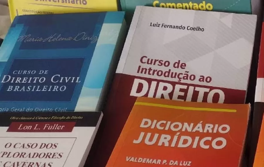 Biblioteca do Tribunal Constitucional acolhe a “Expo-BTC” com obras de direito jurídico