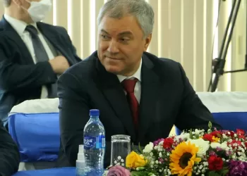 Moscovo ameaça confiscar activos europeus se UE atribuir fundos russos à Ucrânia