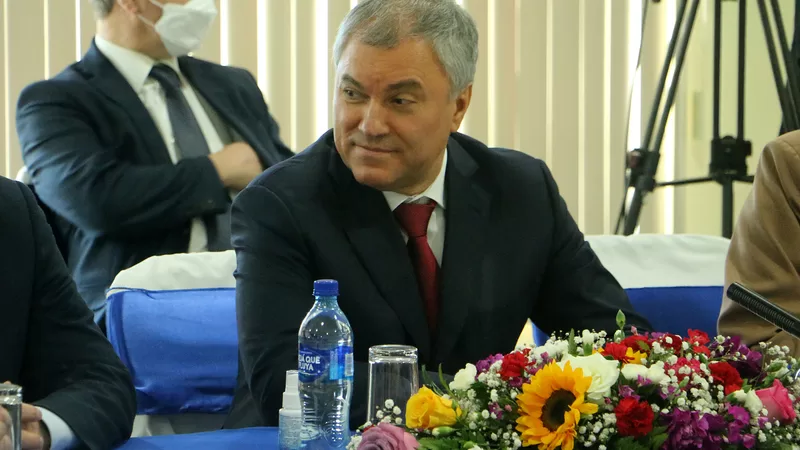 Moscovo ameaça confiscar activos europeus se UE atribuir fundos russos à Ucrânia