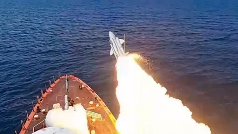 Rússia ataca três navios ucranianos no Mar Negro