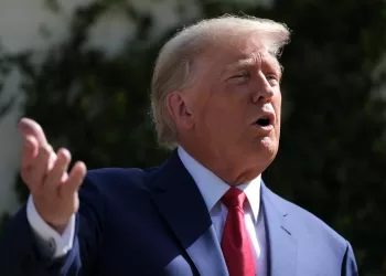 Trump diz que Rússia roubou míssil ‘super-duper’ dos EUA, Moscovo responde