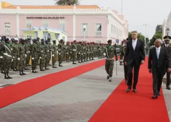 Presidente romeno termina visita a Cabo Verde mais cedo que o previsto