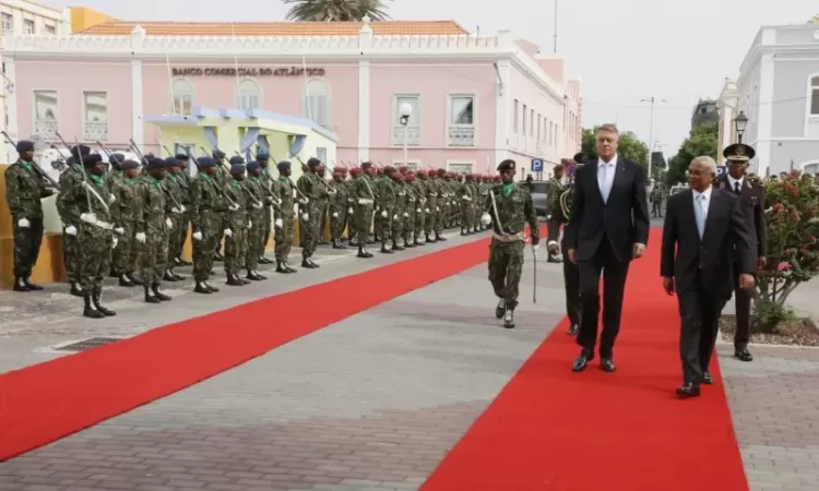 Presidente romeno termina visita a Cabo Verde mais cedo que o previsto