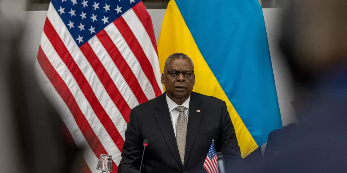 Secretário norte-americano da Defesa faz visita surpresa a Kiev