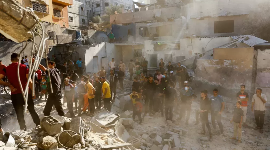 Ataques israelitas a hospital de Gaza fazem pelo menos 12 mortos