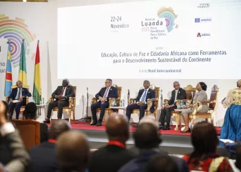 BIENAL DE LUANDA: Jovens africanos intensificam intercâmbio cultural “mergulhando” na história de Angola