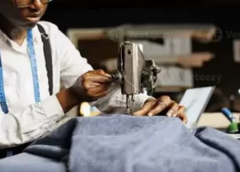 Profissionais do estilismo apresentam trajes na  primeira edição da “Mostra de Corte e Costura”