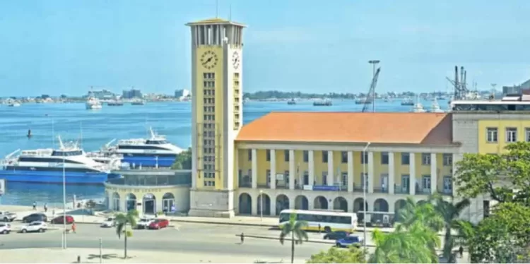 Movimento de navios cresce 8% no Porto de Luanda em um ano