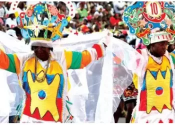 Nove grupos carnavalescos disputam  apuramento para a Classe B