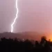 Descarga eléctrica mata duas pessoas e fere uma em Menongue