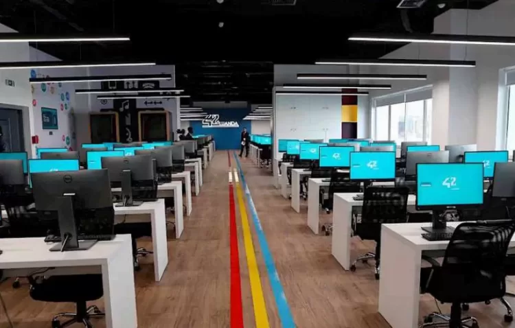 Candidatos à Escola 42  começam fase de ‘recruta’
