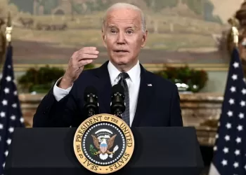 Biden avisa que colonos israelitas que atacam palestinianos da Cisjordânia podem ser sancionados