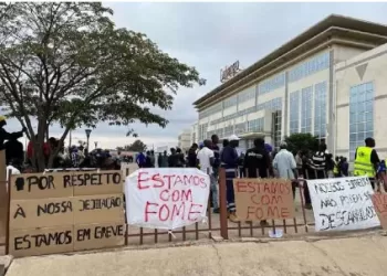 Trabalhadores dos Caminhos-de-Ferro de Moçâmedes em greve