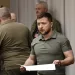 Zelensky diz que comandantes devem ficar fora da política e alerta para desobediência de soldados