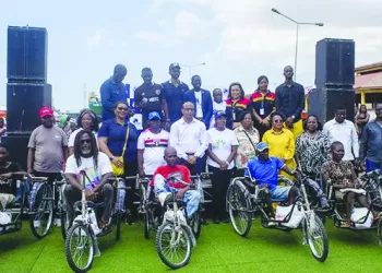 Noble Care Foundation doa cadeiras de rodas e cestas básicas a munícipes do Cazenga