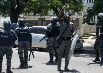 Disparos e detenções em dia de votação em Moçambique