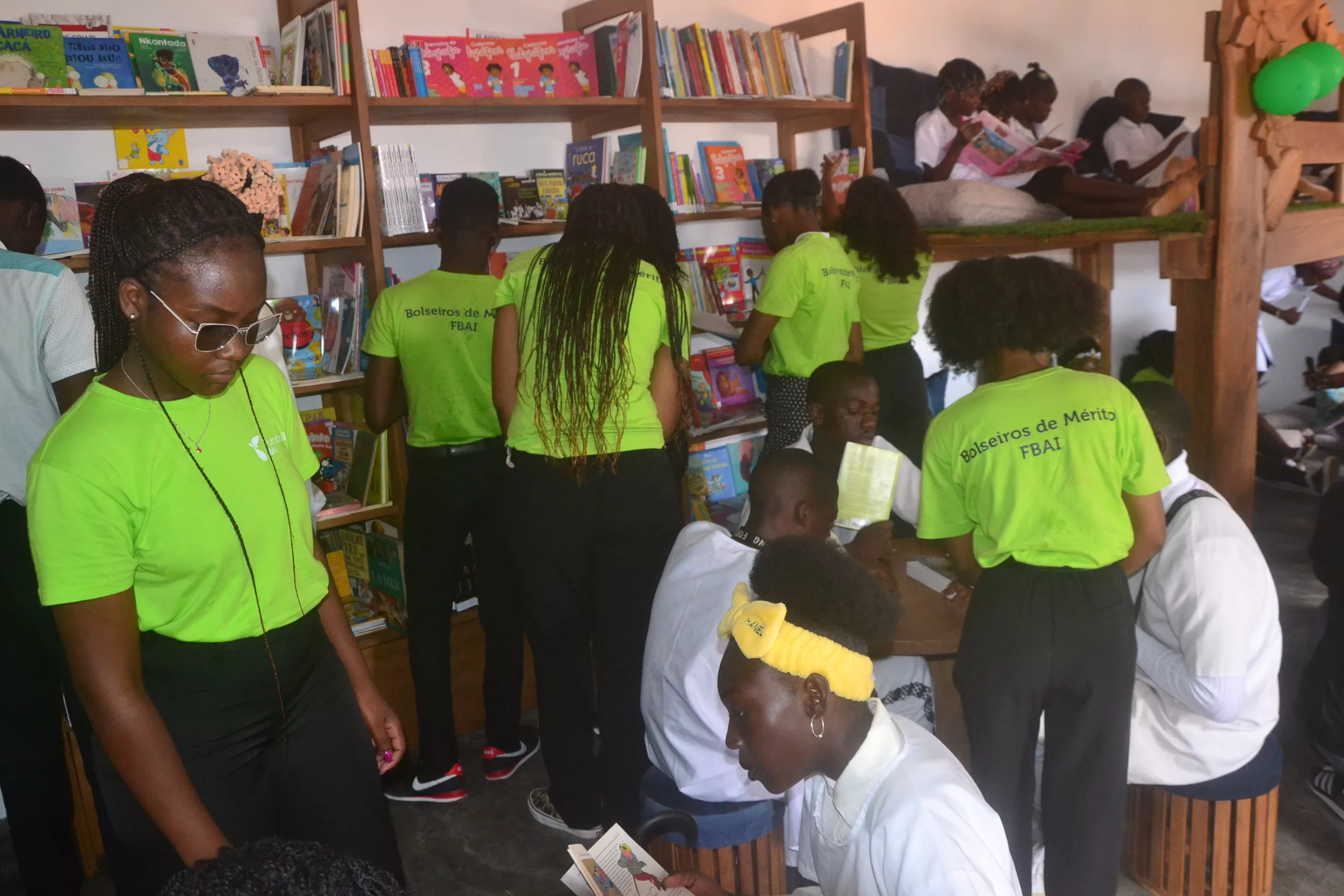 Biblioteca comunitária “Kandengue BVFV” beneficia crianças e jovens no Zango